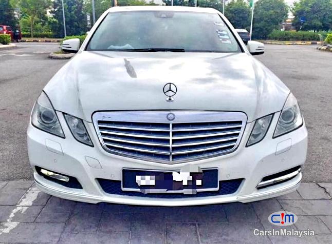 Mercedes Benz E200 CGI 1.8-LITER LUXURY SEDAN Automatic 2012 - image 1