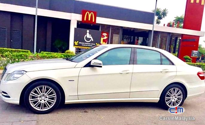 Mercedes Benz E200 CGI 1.8-LITER LUXURY SEDAN Automatic 2012 - image 3
