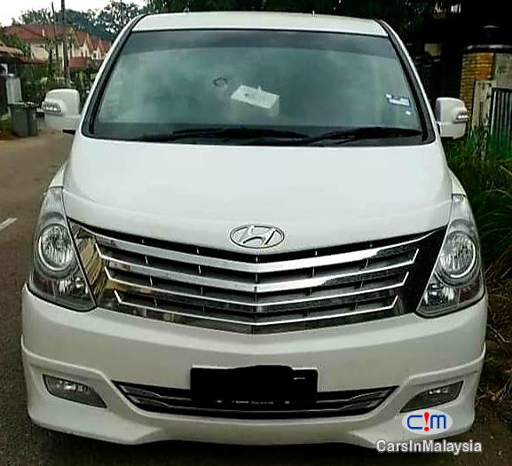 Hyundai Starex 2.5L Auto Premium Spec MPV Automatic 2012