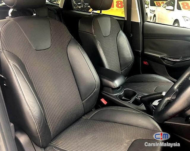 Ford Focus 2.0-LITER SPORT HATCHBACK Automatic 2014 - image 9