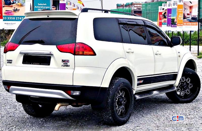 Mitsubishi Pajero Sport 2.5-LITER FAMILY 4X4 4WD DIESEL SUV Automatic 2013 - image 2