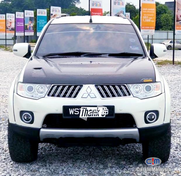 Mitsubishi Pajero Sport 2.5-LITER FAMILY 4X4 4WD DIESEL SUV Automatic 2013 - image 3
