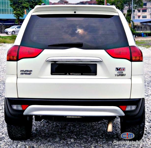 Mitsubishi Pajero Sport 2.5-LITER FAMILY 4X4 4WD DIESEL SUV Automatic 2013 - image 4