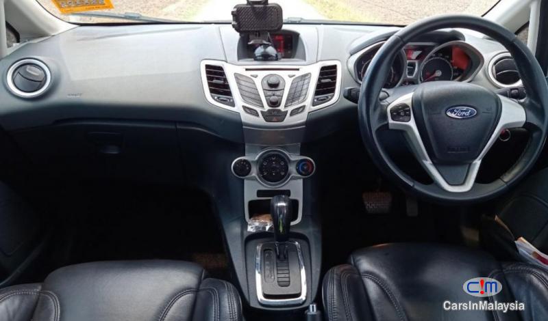 Ford Fiesta 1.6-LITER ECONOMY HATCHBACK Automatic 2011 - image 7