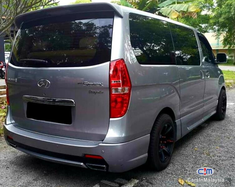 Hyundai Grand Starex 2.4-LITER 11 SEATER FAMILY MPV Automatic 2014