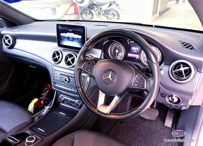 Mercedes Benz CLA200 2.0-LITER LUXURY SPORT SEDAN Automatic 2015 - image 3