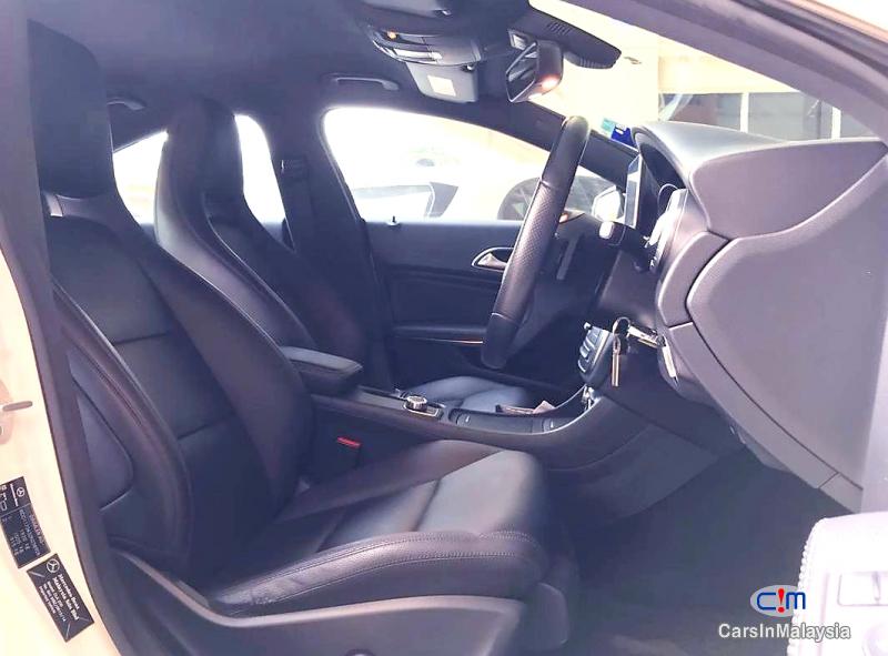 Mercedes Benz CLA200 2.0-LITER LUXURY SPORT SEDAN Automatic 2015 - image 4