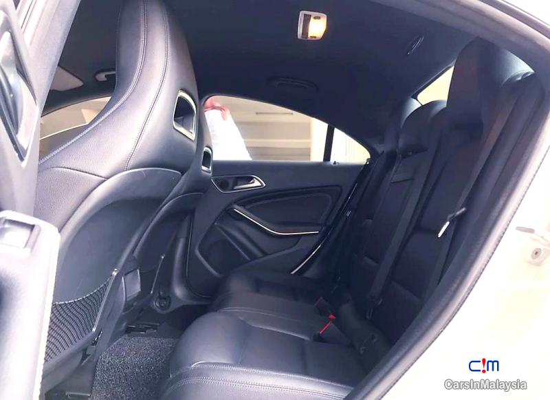 Mercedes Benz CLA200 2.0-LITER LUXURY SPORT SEDAN Automatic 2015 - image 5