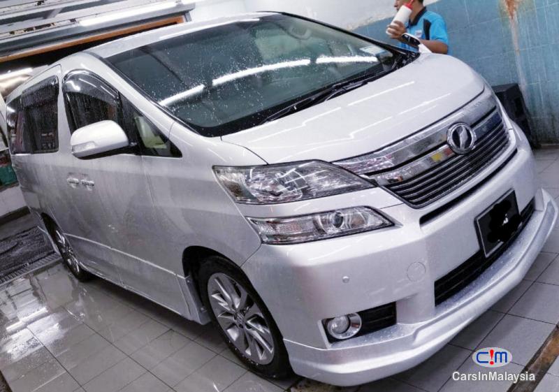 Toyota Vellfire 2.4-LITER LUXURY FAMILY MPV Automatic 2017