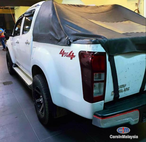 Isuzu D-Max 2.5-LITER DOUBLE CAB DIESEL TURBO Automatic 2016 - image 10