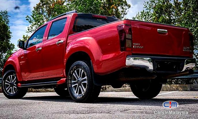 Isuzu D-Max 2.5-LITER DOUBLE CAB CHASSIS 4X4 DIESEL TURBO Automatic 2015