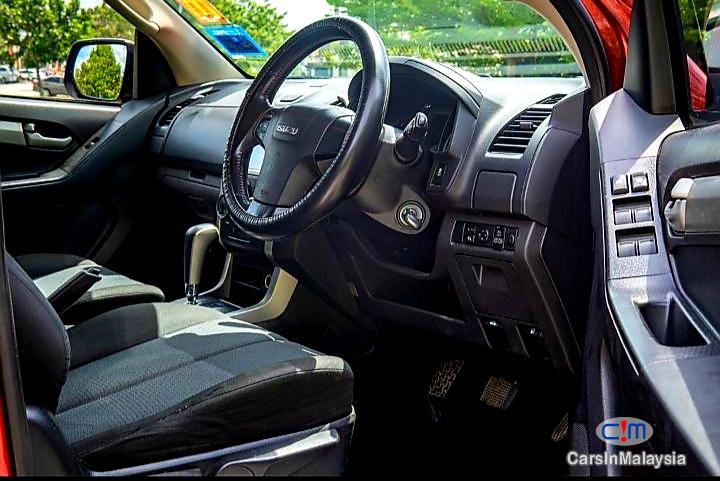 Picture of Isuzu D-Max 2.5-LITER DOUBLE CAB CHASSIS 4X4 DIESEL TURBO Automatic 2015 in Malaysia