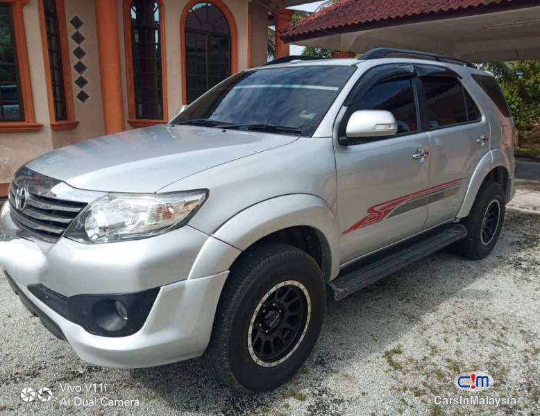 Toyota Fortuner 2.7-LITER 4WD SUV TURBO SPORTIVO TRD Automatic 2013 - image 2