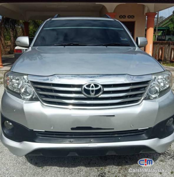 Toyota Fortuner 2.7-LITER 4WD SUV TURBO SPORTIVO TRD Automatic 2013 - image 3
