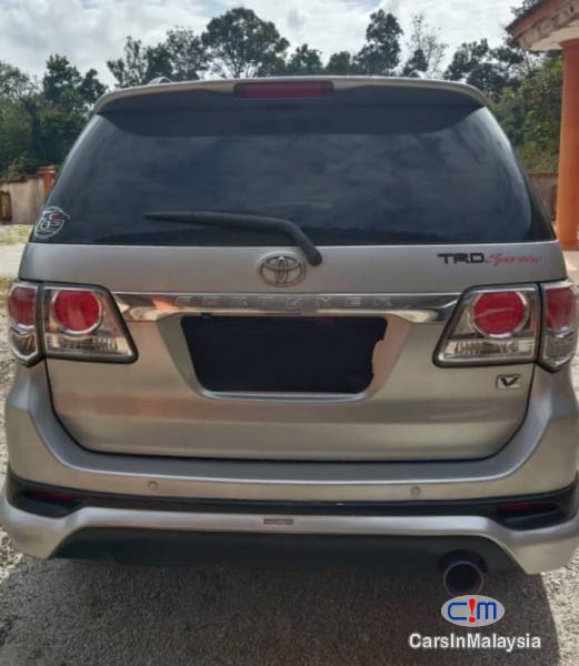 Toyota Fortuner 2.7-LITER 4WD SUV TURBO SPORTIVO TRD Automatic 2013 - image 4