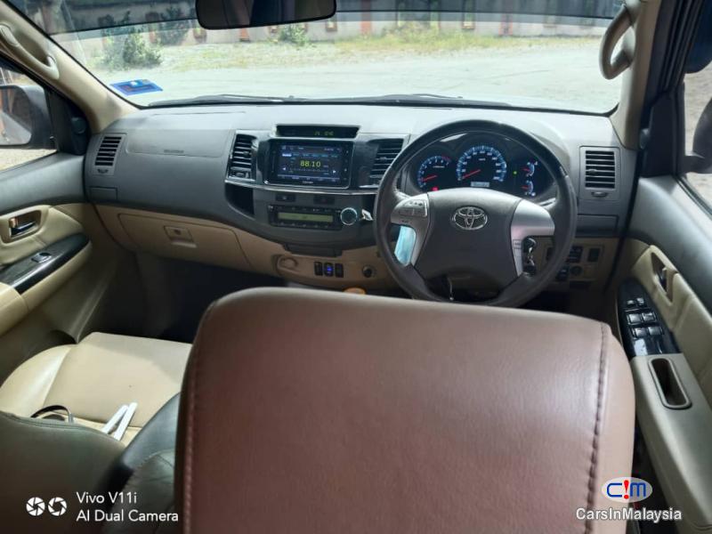 Toyota Fortuner 2.7-LITER 4WD SUV TURBO SPORTIVO TRD Automatic 2013 - image 6