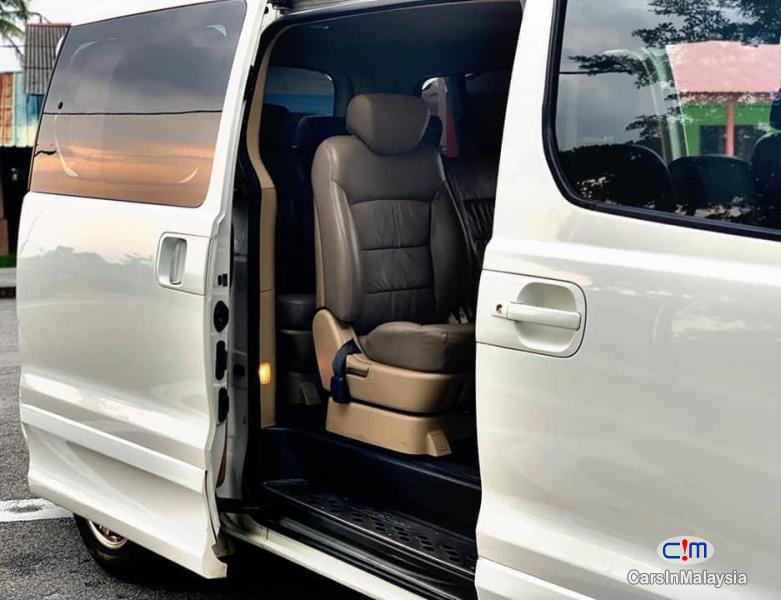 Hyundai Starex 2.5-LITER 11 SEATER MPV DIESEL TURBO Automatic 2013 - image 10