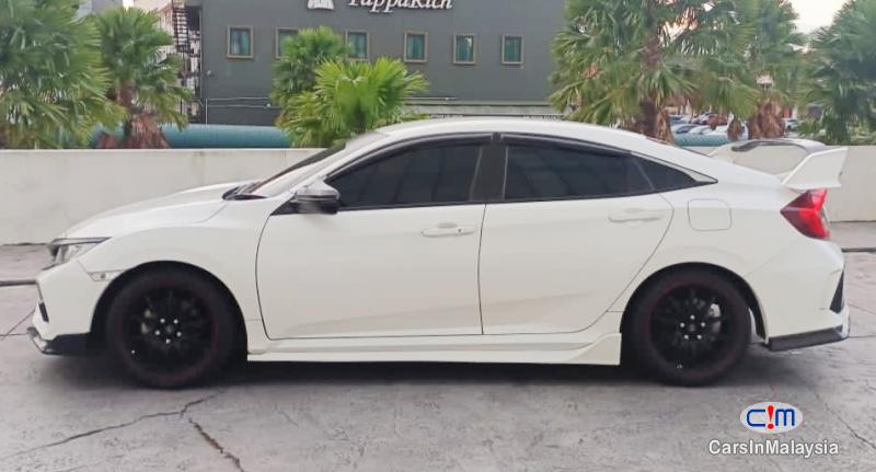 Honda Civic 1.8-LITER SPORTS SEDAN Automatic 2017 - image 11