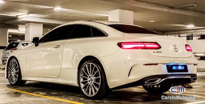 Mercedes Benz E300 2.0-LITER LUXURY SPORTS COUPE KERETA SAMBUNG BAYAR Automatic 2021 - image 13