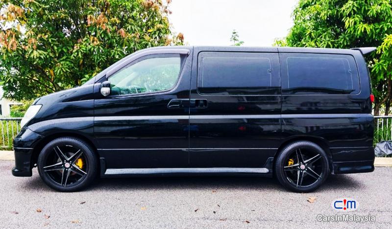 Nissan Elgrand 3.5-LITER LUXURY FAMILY MPV Automatic 2005