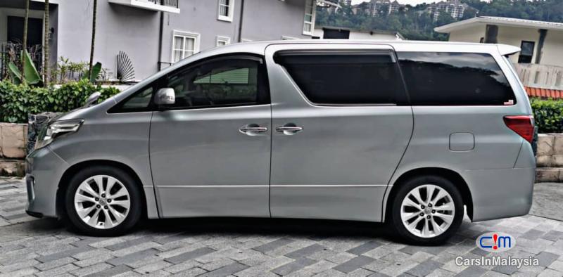 Toyota Alphard Automatic 2017 - image 3