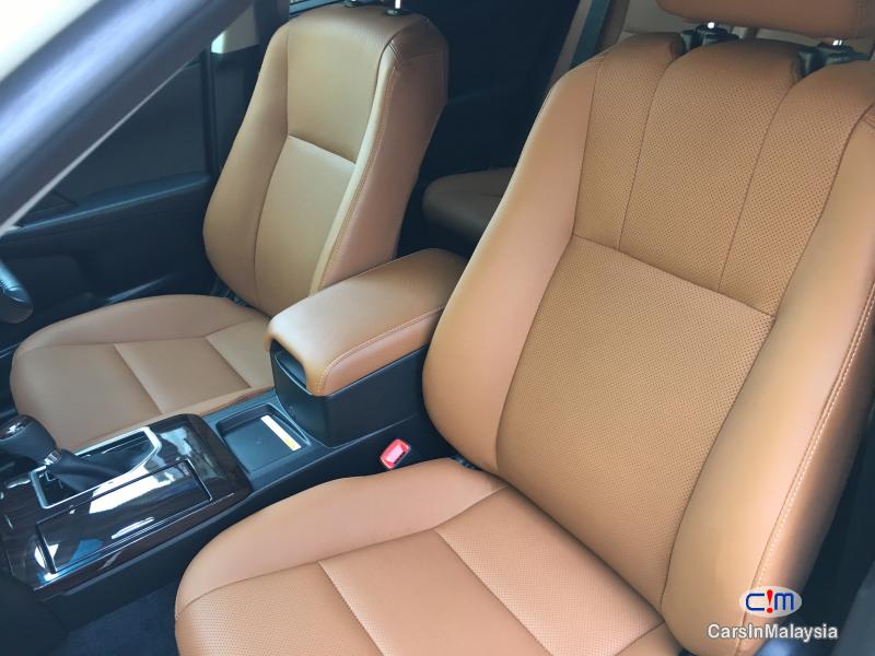 Toyota Camry 2.5 Hybrid Luxury Automatic 2017 - image 4