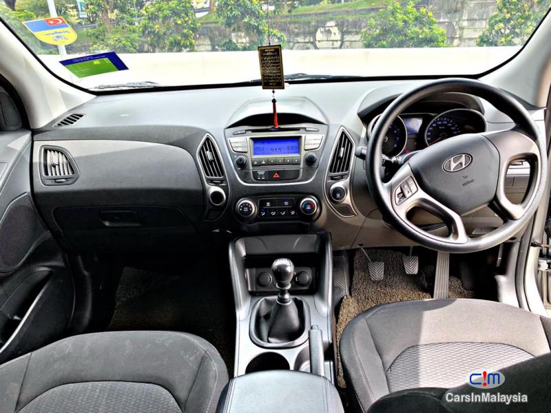 Hyundai Tucson 2.0-LITER ECONOMY FAMILY SUV Manual 2014 - image 9