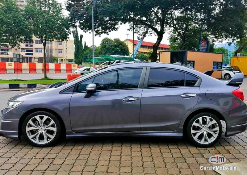 Honda Civic 2.0-LITER LUXURY SEDAN Automatic 2014 - image 10