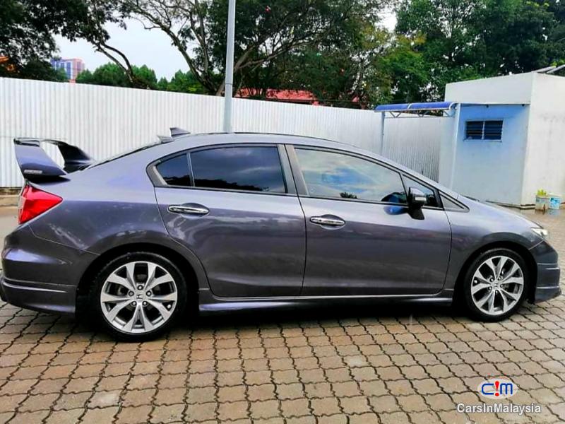 Honda Civic 2.0-LITER LUXURY SEDAN Automatic 2014 - image 9