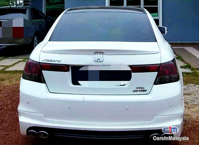 Honda Accord 2.0-LITER LUXURY SEDAN Automatic 2009 - image 2