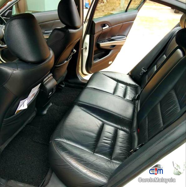 Honda Accord 2.0-LITER LUXURY SEDAN Automatic 2009 - image 8
