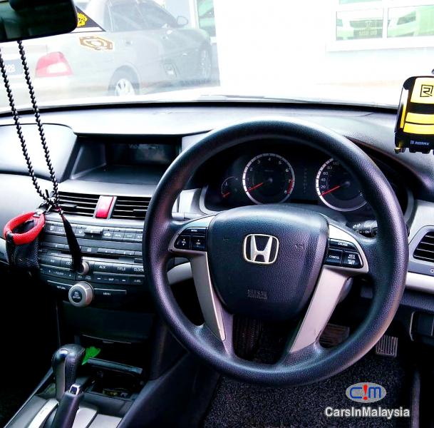 Honda Accord 2.0-LITER LUXURY SEDAN Automatic 2009 - image 9