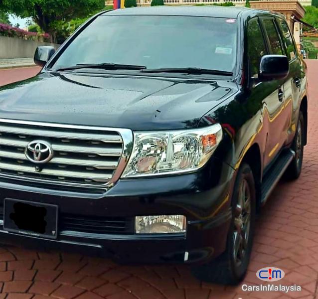 Toyota Land Cruiser 4.6-LITER V8 ENGINE LUXURY SUV Automatic 2011