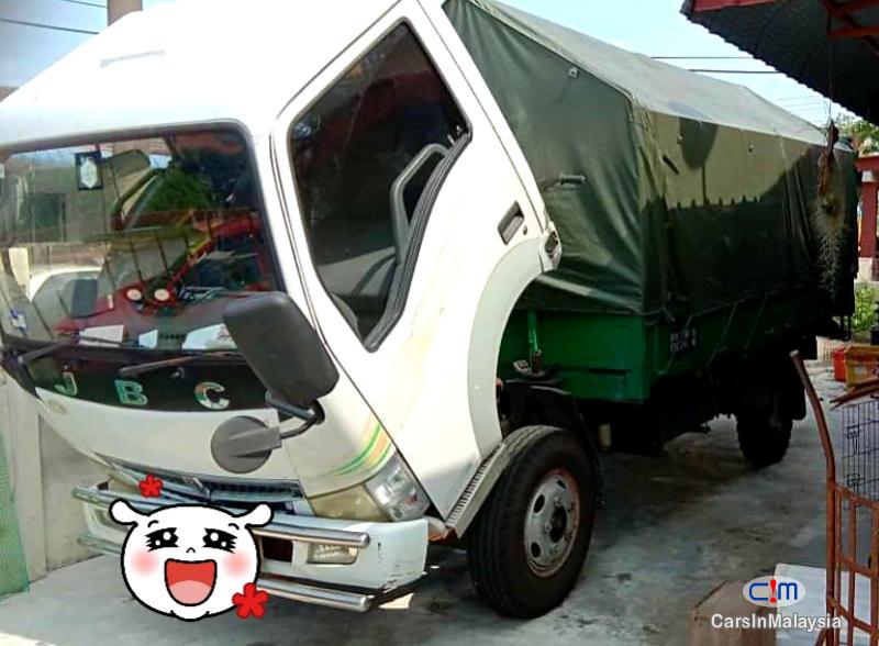 JBC SY1044DVP 3.2-LITER 3 TAN LORI RAGRID KARGO Manual 2011 in Perak