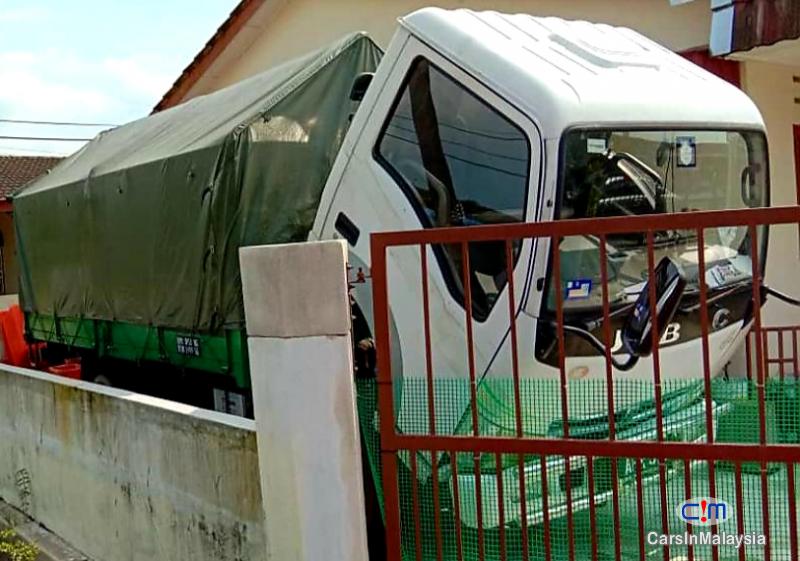 JBC SY1044DVP 3.2-LITER 3 TAN LORI RAGRID KARGO Manual 2011 in Perak - image