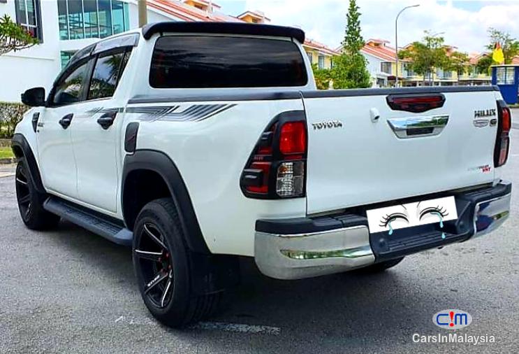 Toyota Hilux 2.8-LITER 4x4 DOUBLE CAB DIESEL TURBO Automatic 2017 - image 3