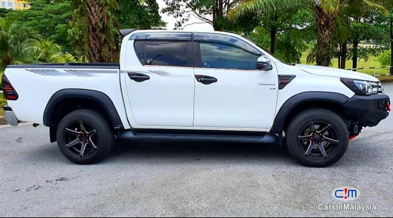 Toyota Hilux 2.8-LITER 4x4 DOUBLE CAB DIESEL TURBO Automatic 2017 - image 4