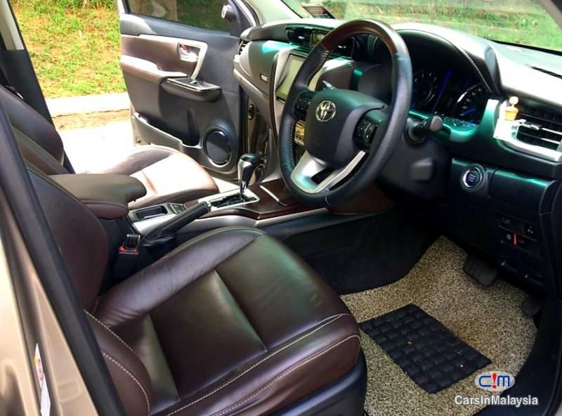 Toyota Fortuner 2.7-LITER 4WD 7 SEATER LUXURY FAMILY SUV Automatic 2017 - image 10