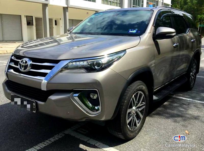 Toyota Fortuner 2.7-LITER 4WD 7 SEATER LUXURY FAMILY SUV Automatic 2017 - image 2
