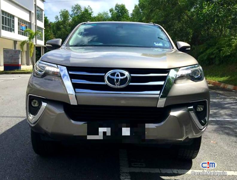 Toyota Fortuner 2.7-LITER 4WD 7 SEATER LUXURY FAMILY SUV Automatic 2017 - image 4