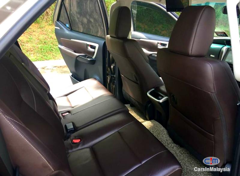 Toyota Fortuner 2.7-LITER 4WD 7 SEATER LUXURY FAMILY SUV Automatic 2017 - image 8