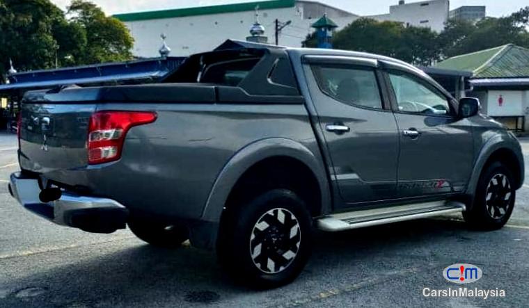 Mitsubishi Triton 2.4-LITER 4WD DOUBLE CAB 4X4 DIESEL TURBO Automatic 2017 - image 13