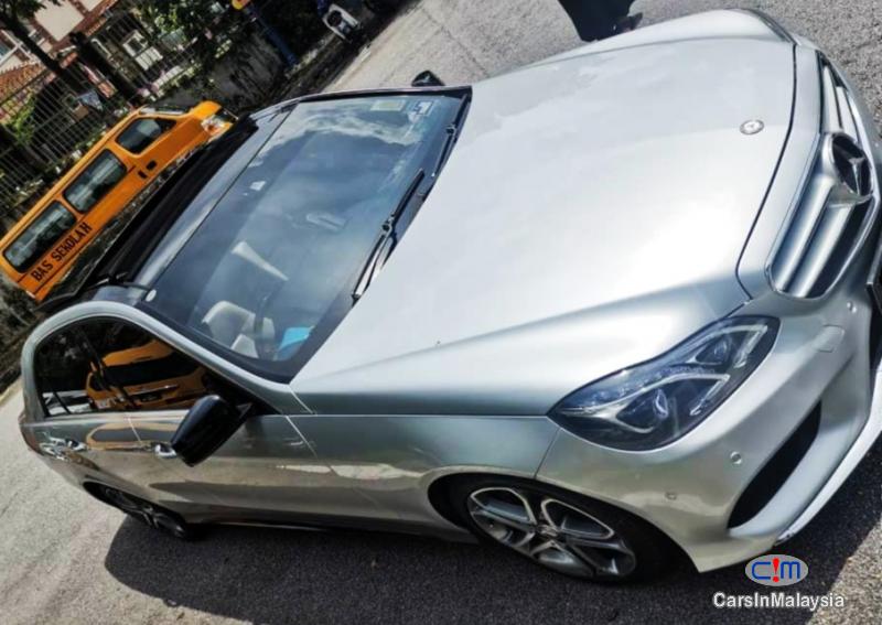 Mercedes Benz E300 3.0-LITER AVANTGARDE LUXURY SEDAN FULLSPEC Automatic 2012 - image 12