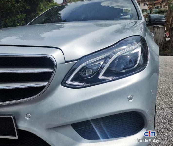 Mercedes Benz E300 3.0-LITER AVANTGARDE LUXURY SEDAN FULLSPEC Automatic 2012 - image 13