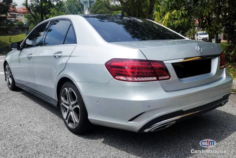 Mercedes Benz E300 3.0-LITER AVANTGARDE LUXURY SEDAN FULLSPEC Automatic 2012 - image 2