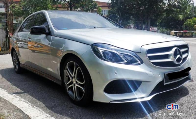 Mercedes Benz E300 3.0-LITER AVANTGARDE LUXURY SEDAN FULLSPEC Automatic 2012 - image 3