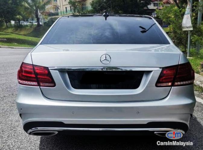 Mercedes Benz E300 3.0-LITER AVANTGARDE LUXURY SEDAN FULLSPEC Automatic 2012 - image 6
