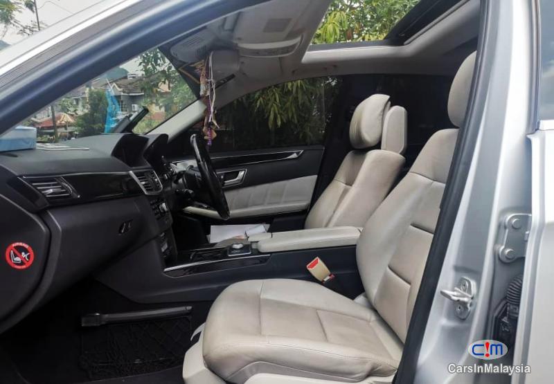 Mercedes Benz E300 3.0-LITER AVANTGARDE LUXURY SEDAN FULLSPEC Automatic 2012 in Selangor - image