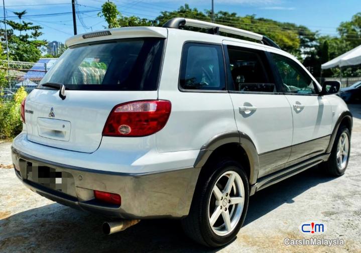Mitsubishi Outlander 2.4-LITER 5 SEATER FAMILY SUV Automatic 2005 - image 4