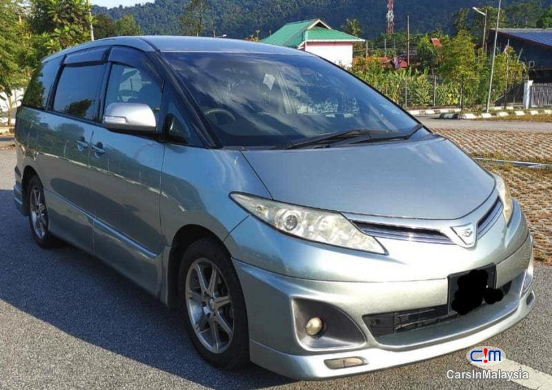 Pictures of Toyota Estima 2.4-LITER LUXURY FAMILY MPV Automatic 2010